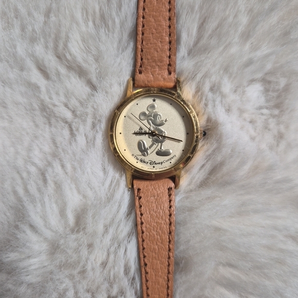 Disney Watch Mickey Mouse Gold Tone The Walt Disney Company Wristwatch Analog ✨️ - Picture 3 of 10